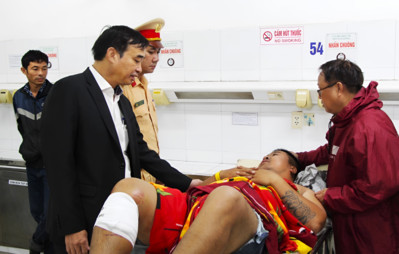 Chủ tịch Đà Nẵng thăm hỏi, động viên các nạn nhân vụ xe khách lao xuống vực