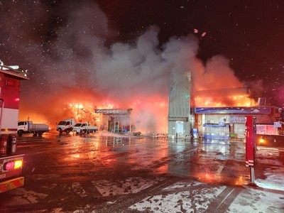 Hàn Quốc: Hỏa hoạn thiêu rụi hơn 200 cửa hàng ở chợ hải sản