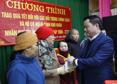 Thái Bình: Thăm, tặng quà gia đình chính sách, người có công huyện Kiến Xương