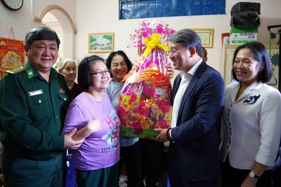 Bí thư Tỉnh uỷ Nguyễn Hải Ninh thăm, tặng quà nhân dịp tết Giáp Thìn 2024