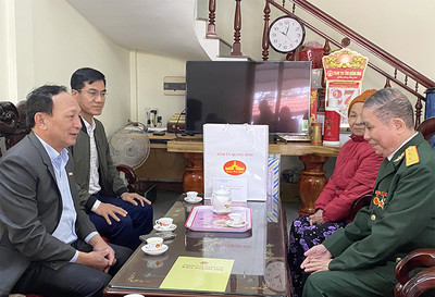 Phó Bí Thư Thường trực Tỉnh ủy Quảng Bình thăm, chúc tết gia đình chính sách