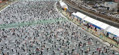 Hàn Quốc: Hơn một triệu du khách tham gia lễ hội câu cá trên băng