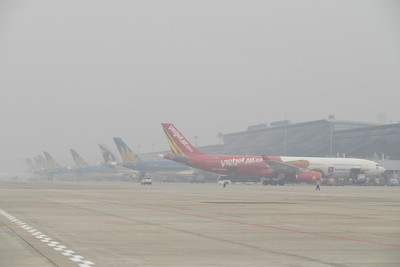 Sương mù dày, gần 100 chuyến bay không thể cất hạ cánh tại Nội Bài