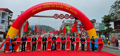 Thông xe kỹ thuật cầu vượt đường sắt Hà Nội - Thái Nguyên