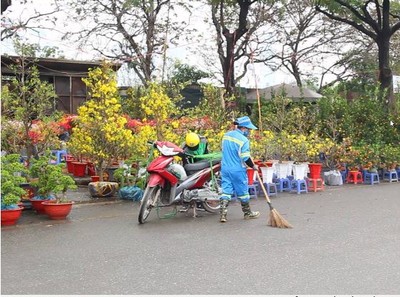 Nỗ lực đảm bảo vệ sinh môi trường chợ hoa Tết