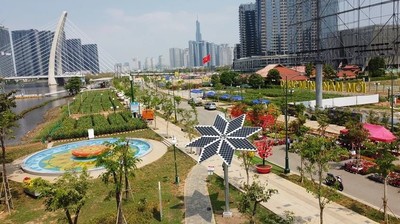 TP.HCM khánh thành cây solar hoa hướng dương tại công viên bờ sông Sài Gòn