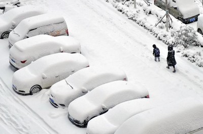 Trung Quốc: Tuyết rơi dày làm sập mái hội chợ, 14 người thương vong