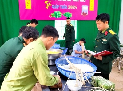 Cán bộ, chiến sĩ Lữ đoàn 971 tổ chức Hội thi gói bánh chưng đón Tết Giáp Thìn
