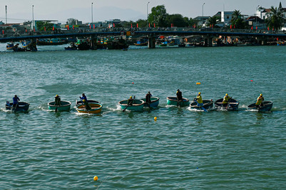 Bình Thuận: Lễ hội đua thuyền, thúng truyền thống mừng Đảng, mừng Xuân Giáp Thìn
