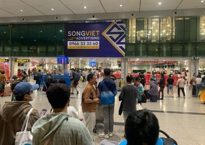 Sân bay Tân Sơn Nhất đón hơn 126.000 lượt khách trong ngày mùng 3 Tết
