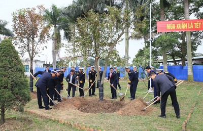 Các đơn vị Hải quân phát động "Tết trồng cây đời đời nhớ ơn Bác Hồ" xuân Giáp Thìn 2024