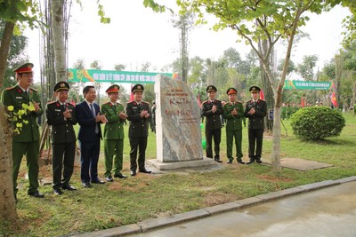 Công an tỉnh Nghệ An phát động 'Tết trồng cây - đời đời nhớ ơn Bác Hồ' Xuân Giáp Thìn 2024