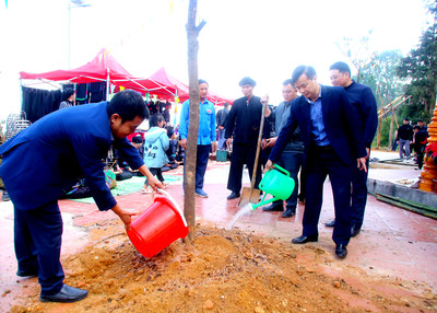 Huyện Xín Mần (Hà Giang) ra quân trồng cây, trồng rừng Xuân Giáp Thìn 2024