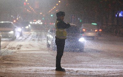 Trung Quốc: Hơn 42.000 du khách bị mắc kẹt do mưa tuyết