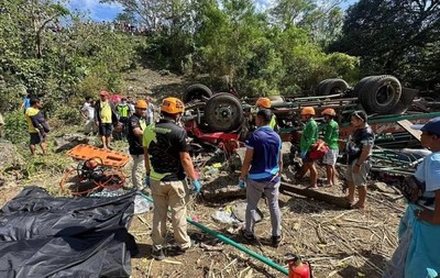 Philippines: Xe tải mất lái, lao xuống vực làm 14 người thiệt mạng