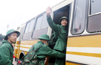 Bắc Giang: Huyện Tân Yên tổ chức lễ giao, nhận quân năm 2024