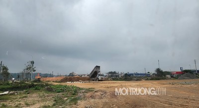 Thị trấn Xuân Mai yêu cầu Trường Sĩ quan Đặc công dừng vận chuyển đất ra ngoài dự án thao trường
