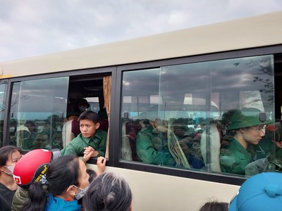 Hơn 1.000 thanh niên tỉnh Quảng Bình lên đường nhập ngũ