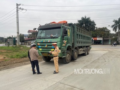 Phòng CSGT Tuyên Quang quyết tâm không để tình trạng xe quá khổ, quá tải ngang nhiên hoạt động