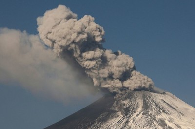 Mexico: Nhiều chuyến bay bị huỷ do bụi núi lửa Popocatépetl dày đặc
