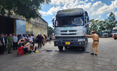Lãnh đạo Công an tỉnh Đắk Lắk trực tiếp chỉ đạo xử lý xe quá tải