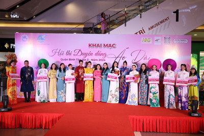Hoa hậu Môi trường Thế giới Nguyễn Thanh Hà ngồi ghế nóng Duyên dáng áo dài quận Bình Tân
