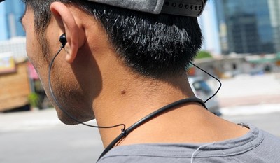 WHO đưa cảnh báo vì xu hướng sử dụng tai nghe quá nhiều