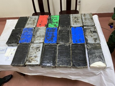 Hơn 20kg ma túy trôi dạt vào bờ biển Quảng Bình