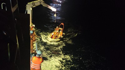 Cấp cứu kịp thời ngư dân bị trôi dạt giữa biển suốt 28 giờ