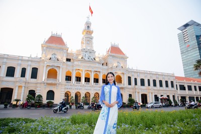 Hoa hậu Môi trường Thanh Hà xúc động cùng các nghệ sĩ Việt dự khai mạc Lễ hội Áo dài TP.HCM