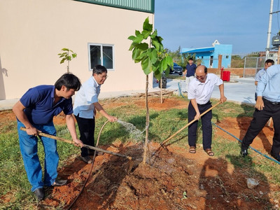 Bình Thuận: Ban Quản lý các Khu công nghiệp tỉnh phát động Tết trồng cây