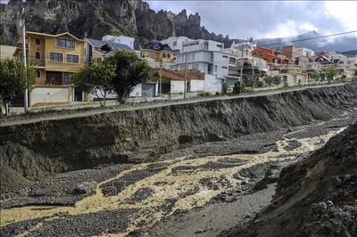 Bolivia: Chính quyền thủ đô La Paz ban bố tình trạng khẩn cấp do mưa lũ