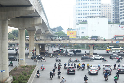 Hà Nội: Cấm xe máy, xe thô sơ lưu thông qua cầu vượt Mai Dịch