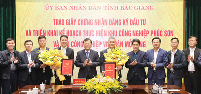 Bắc Giang: Trao giấy chứng nhận đầu tư 2 khu công nghiệp tổng vốn đầu tư hơn 3.000 tỷ