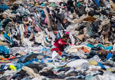 EU siết chặt quy định về rác thải thực phẩm và dệt may