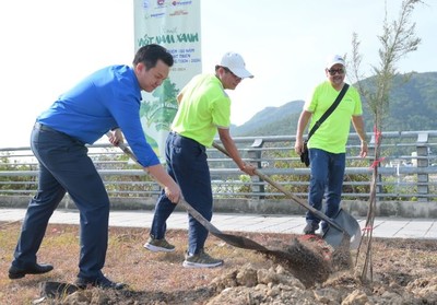 TP.Nha Trang phát động trồng cây xanh với chủ đề "Vì một Việt Nam xanh"