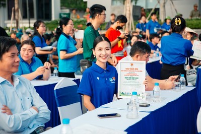 Hoa hậu Môi trường Thế giới Thanh Hà chung tay cải tạo môi trường kênh Tham Lương