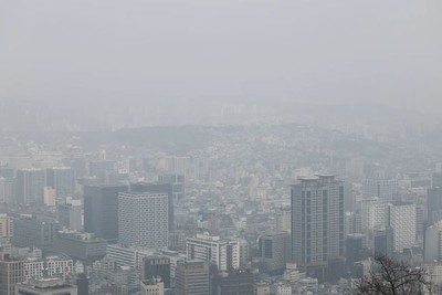 Hàn Quốc: Nhiều thành phố chìm trong bụi và cát vàng, cảnh báo nguy hiểm đến sức khỏe