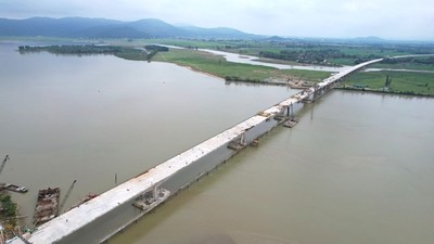 Hợp long cầu vượt sông dài nhất cao tốc Bắc -Nam nối Nghệ An và Hà Tĩnh với chiều dài hơn 4km