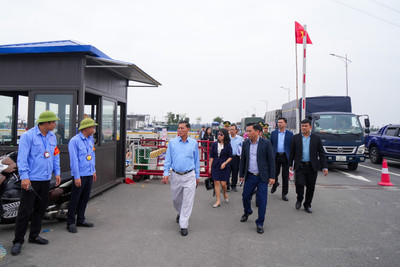 Chủ tịch UBND TP Hải Phòng kiểm tra tình hình hoạt động Bến phà Đồng Bài, huyện Cát Hải