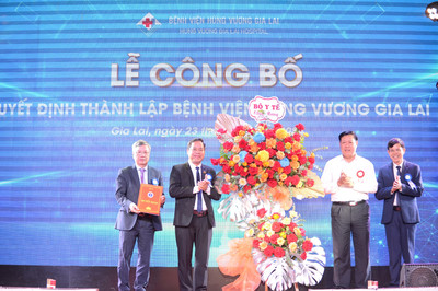 Thứ trưởng Bộ Y tế Đỗ Xuân Tuyên dự Lễ công bố Quyết định thành lập Bệnh viện Hùng Vương Gia Lai