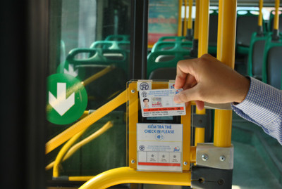 Hà Nội thí điểm thẻ vé điện tử đối với 10 tuyến xe bus