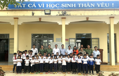 Công an tỉnh Đắk Nông tặng gần 1000 thẻ BHYT cho học sinh hoàn cảnh khó khăn