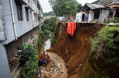 Indonesia: Tìm thấy 5 thi thể sau vụ lở đất ở Tây Java