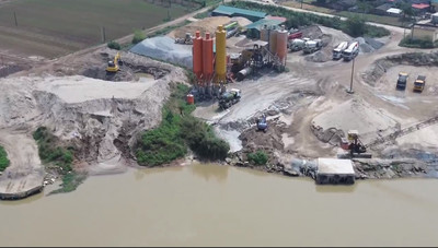 Thái Bình: Trạm bê tông Thái Hà bị tố xả thải xuống dòng sông Luộc