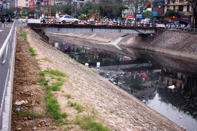 Làm 'sống lại' các dòng sông ô nhiễm ở Việt Nam: Cần bắt đầu từ đâu?