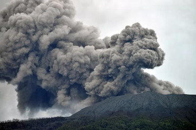 Indonesia: Sân bay quốc tế đóng cửa vì núi lửa phun trào