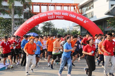 Hơn 1000 người dân Đà Nẵng chạy bộ gây quỹ vì cộng đồng