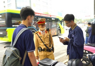 Hà Nội: CSGT xử phạt hơn 1.600 học sinh vi phạm giao thông trong 3 tháng