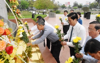 Quảng Trị: Dâng hương tưởng niệm 117 năm Ngày sinh Tổng Bí thư Lê Duẩn